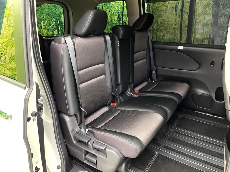 2017 Nissan Serena DAA-GFC27 (UW-6aa0cd96e10e2)[29]