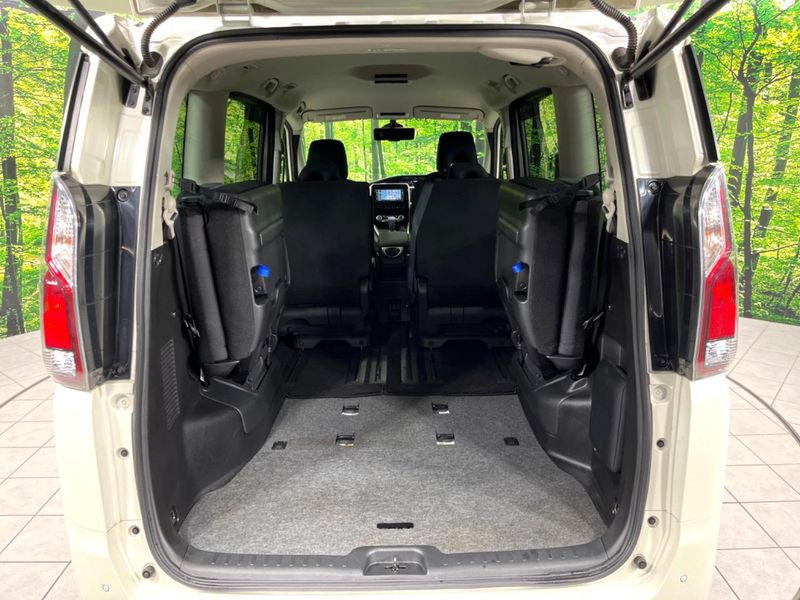 2017 Nissan Serena DAA-GNC27 (UW-6aa0cdad2f48f)[4]