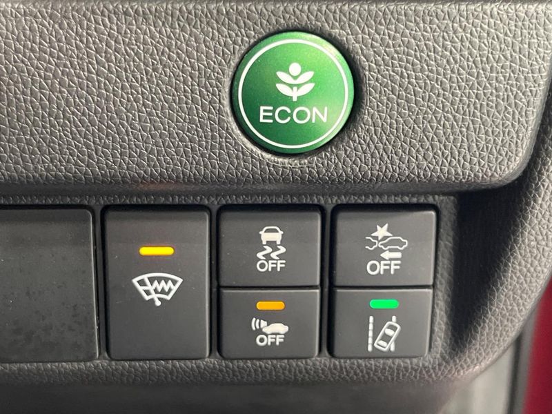 2017 Honda Fit Hybrid DAA-GP5 (UW-6aa0cdb0bc1bc)[24]