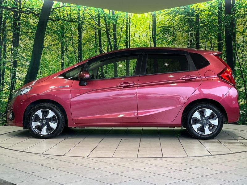 2017 Honda Fit Hybrid DAA-GP5 (UW-6aa0cdb0bc1bc)[17]