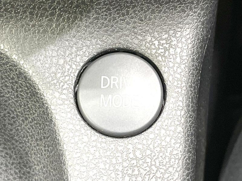 2017 Nissan Note DAA-HE12 (UW-6aa0cdda22c0c)[26]