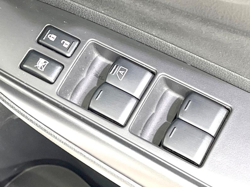 2017 Nissan Note DAA-HE12 (UW-6aa0cdda22c0c)[12]