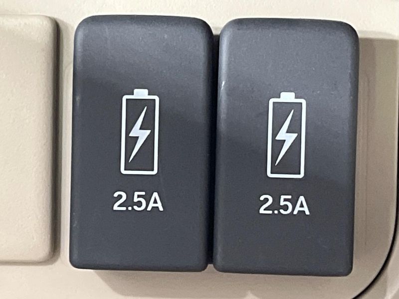2019 Honda N-BOX DBA-JF4 (UW-6aa0ce4023a06)[29]