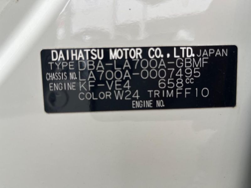 2016 Toyota Pixis Mega DBA-LA700A (UW-6aa0cecc315bc)[1]