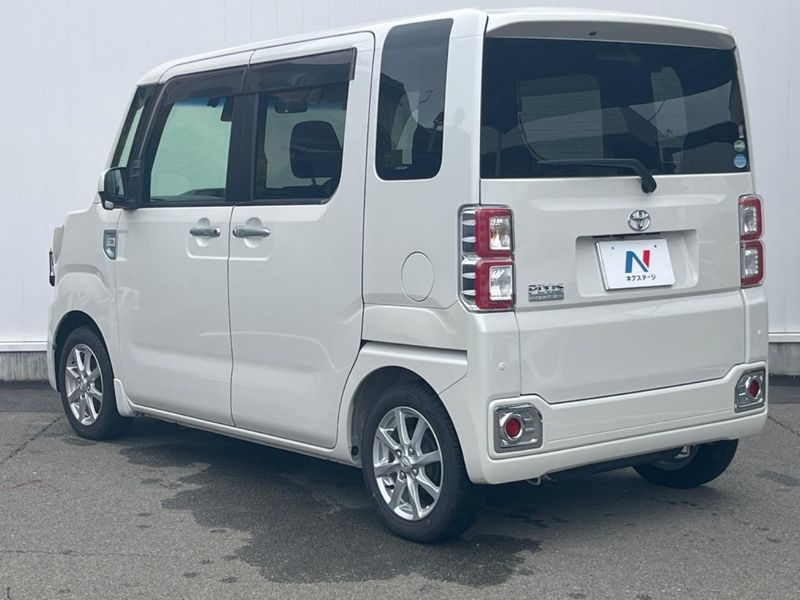 2016 Toyota Pixis Mega DBA-LA700A (UW-6aa0cecc315bc)[26]