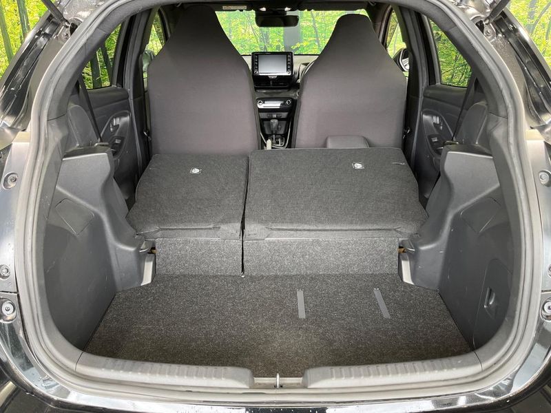 2023 Toyota Yaris 5BA-MXPA10 (UW-6aa0cf86e7a4d)[5]
