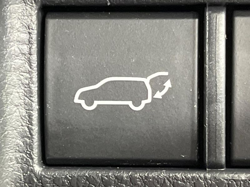 2022 Toyota Harrier 6BA-MXUA85 (UW-6aa0cfb8df371)[17]