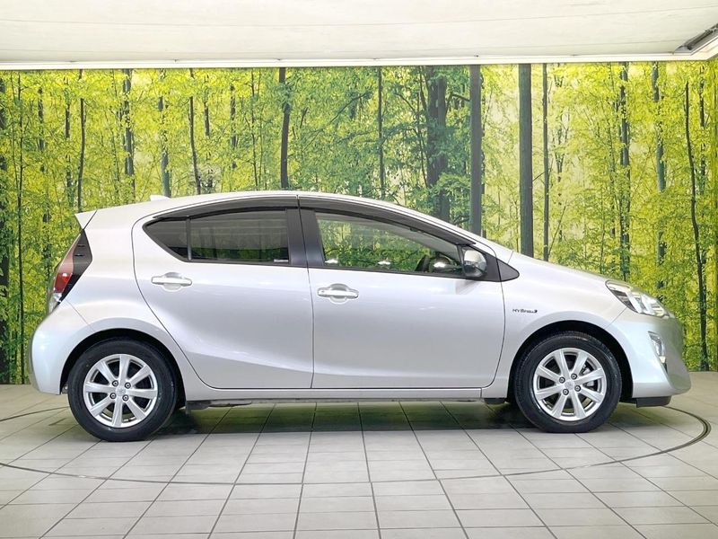 2015 Toyota Aqua DAA-NHP10 (UW-6aa0cfe012296)[7]