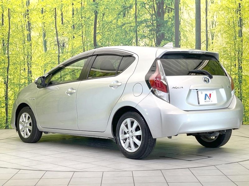 2015 Toyota Aqua DAA-NHP10 (UW-6aa0cfe012296)[10]