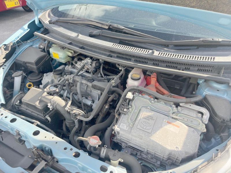2015 Toyota Aqua DAA-NHP10 (UW-6aa0cfe028c4d)[13]