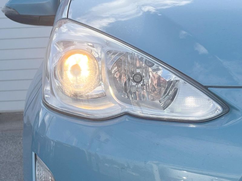 2015 Toyota Aqua DAA-NHP10 (UW-6aa0cfe028c4d)[16]