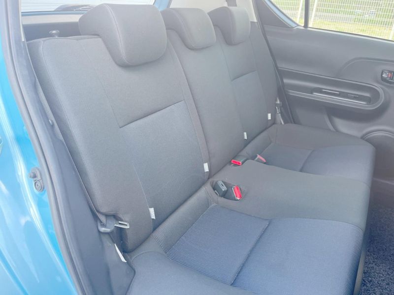 2015 Toyota Aqua DAA-NHP10 (UW-6aa0cfe028c4d)[28]