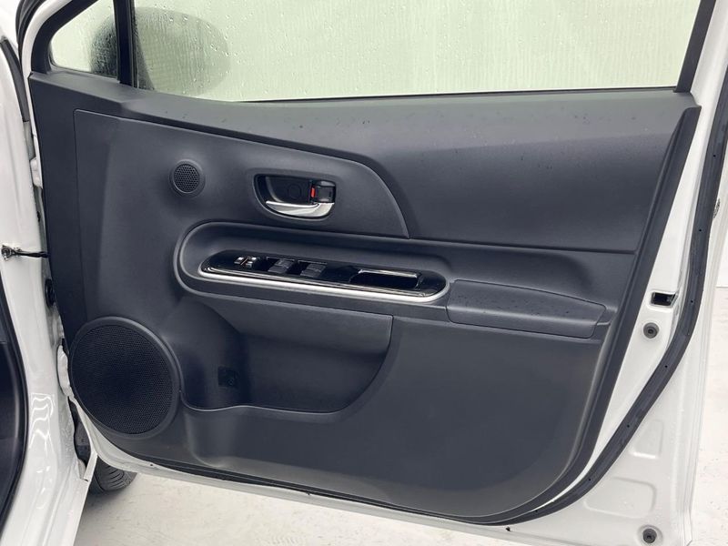 2015 Toyota Aqua DAA-NHP10 (UW-6aa0cfe10e56f)[27]