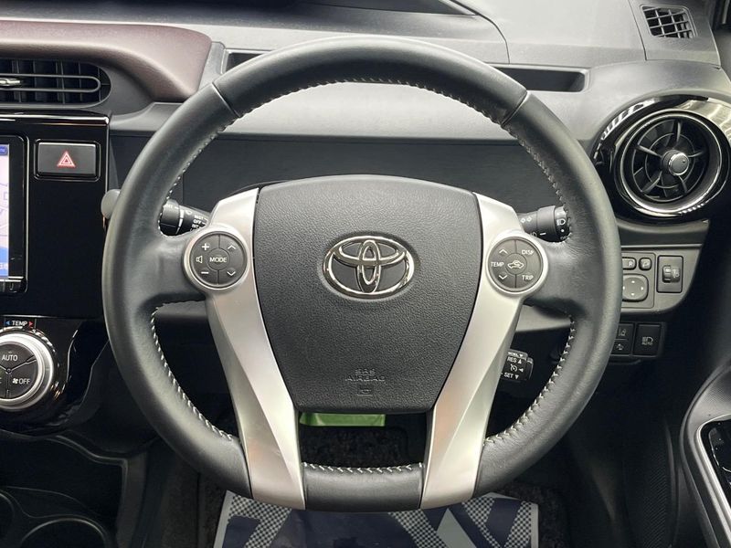 2015 Toyota Aqua DAA-NHP10 (UW-6aa0cfe10e56f)[26]