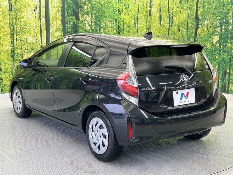 2017 Toyota Aqua DAA-NHP10 (UW-6aa0cfe3a981b)[10]