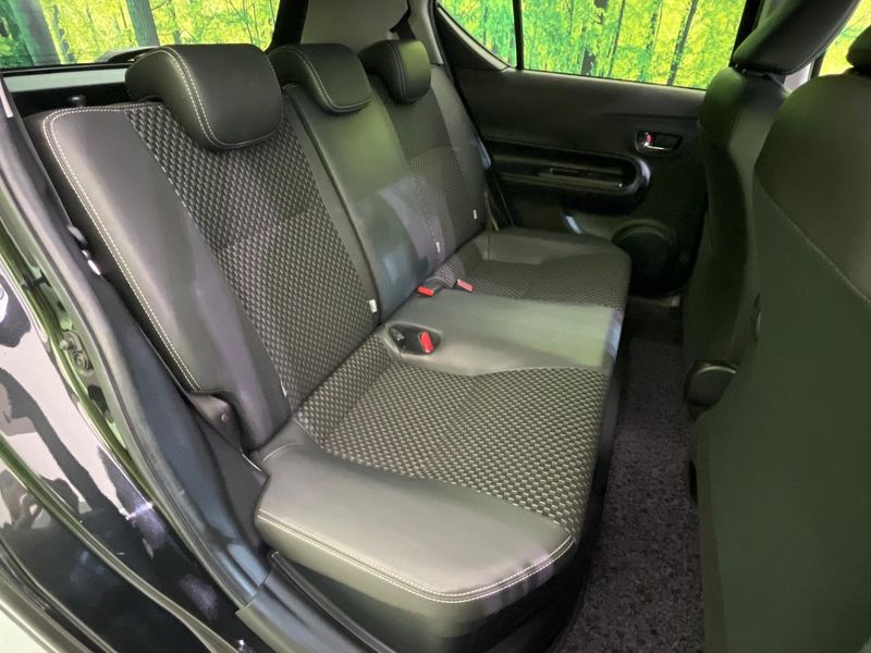 2017 Toyota Aqua DAA-NHP10H (UW-6aa0cfe3f1288)[23]