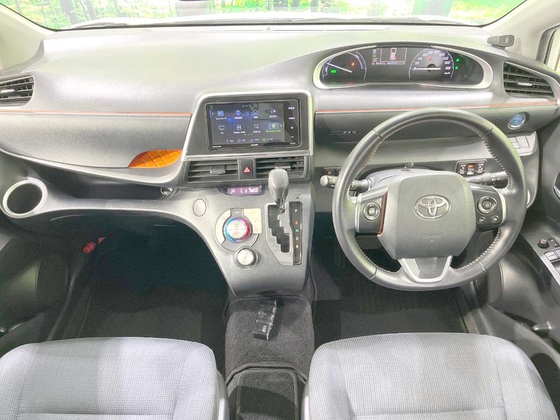 2015 Toyota Sienta DAA-NHP170G (UW-6aa0cfe92a673)[29]