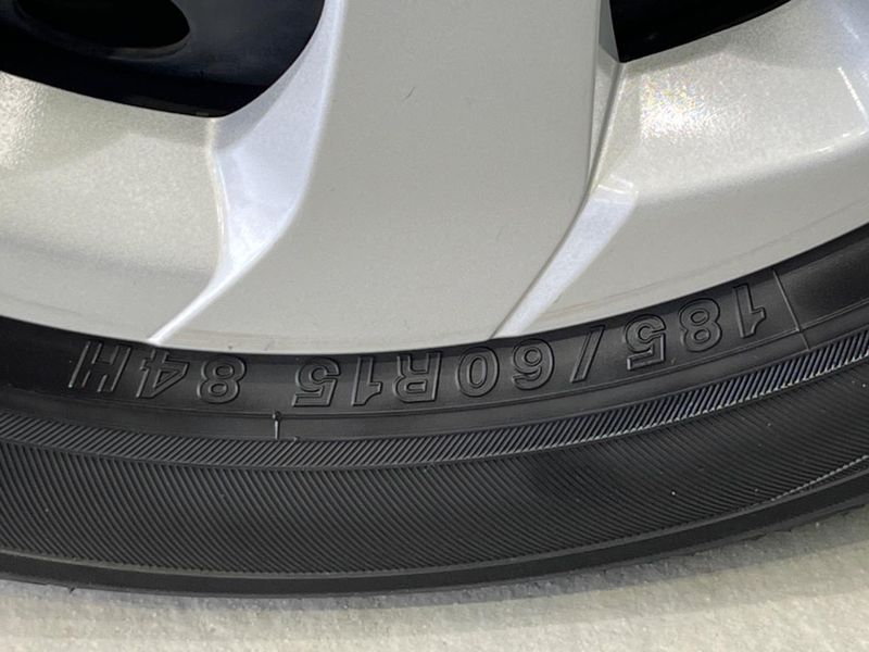 2015 Toyota Sienta DAA-NHP170G (UW-6aa0cfe944987)[29]
