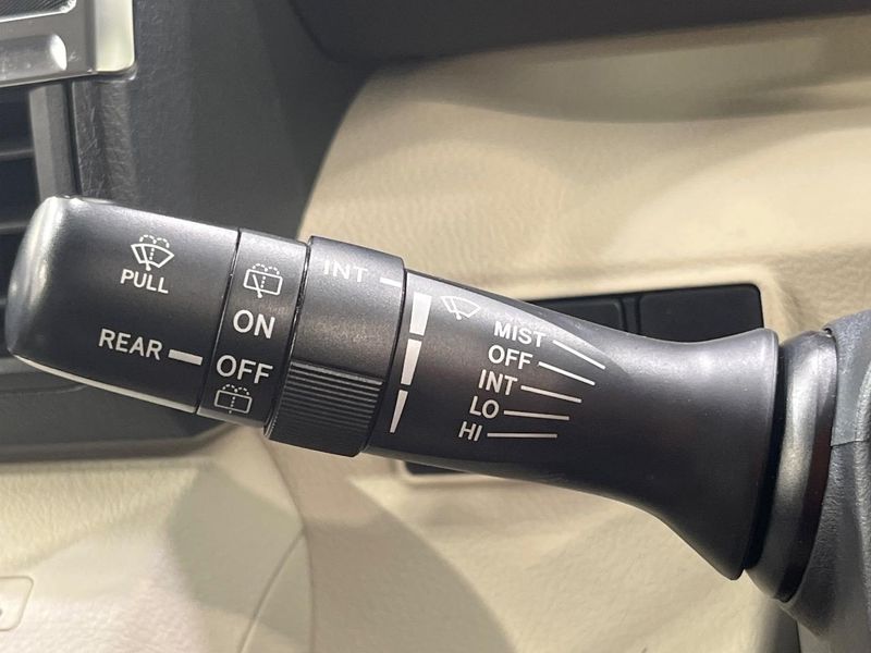 2015 Toyota Sienta DAA-NHP170G (UW-6aa0cfeaa8f14)[26]
