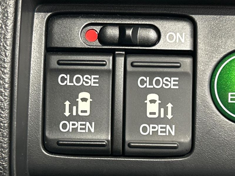 2015 Honda Odyssey DBA-RC2 (UW-6aa0d006865bf)[18]