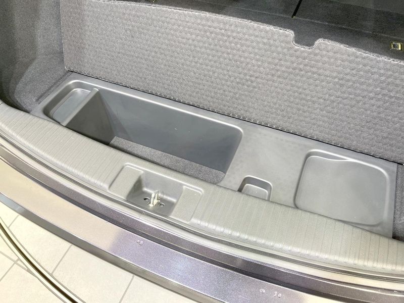 2015 Honda Vezel DAA-RU3 (UW-6aa0d016cde9e)[26]