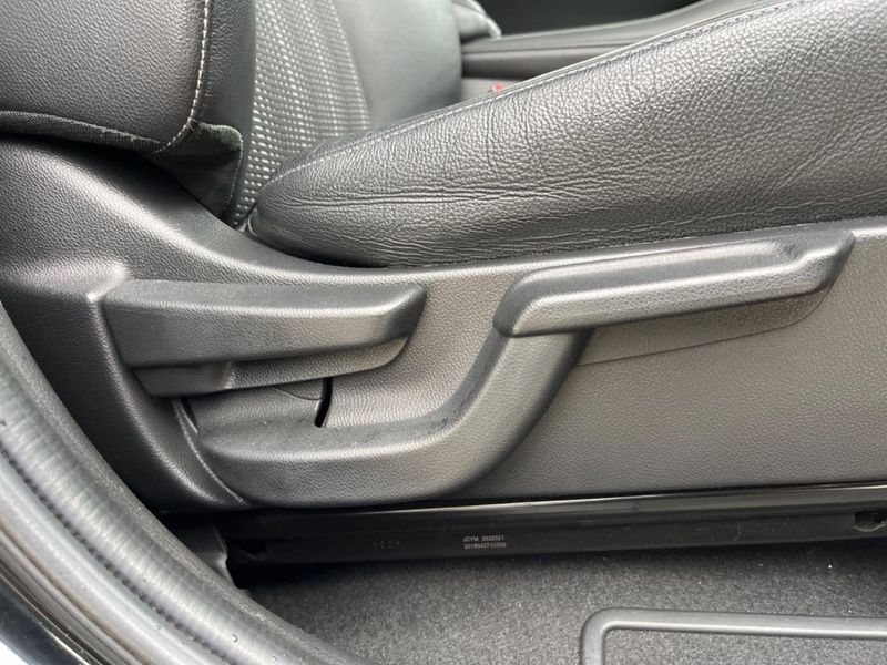 2016 Honda Vezel DAA-RU3 (UW-6aa0d017a0c2b)[18]