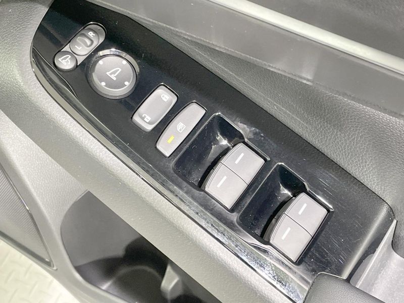 2021 Honda Vezel 6AA-RV6 (UW-6aa0d02c44e5c)[18]