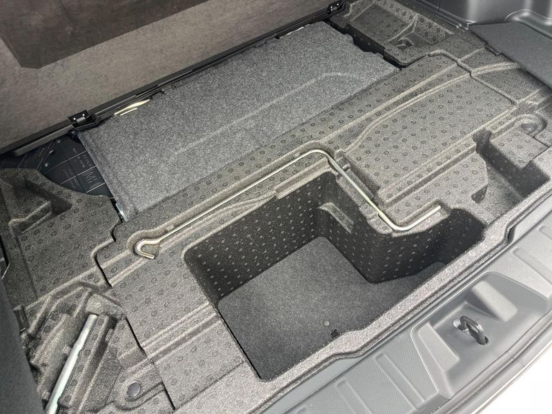 2022 Subaru Forester 5AA-SKE (UW-6aa0d043ecea5)[29]