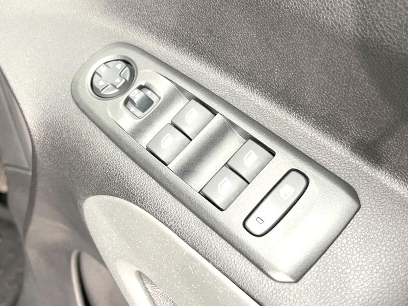2020 Citroen Berlingo 3DA-K9CYH01 (UW-6aa0d0760bedf)[21]