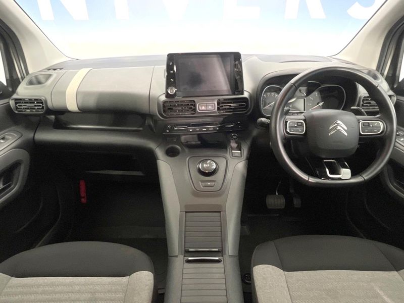 2020 Citroen Berlingo 3DA-K9CYH01 (UW-6aa0d0760bedf)[17]