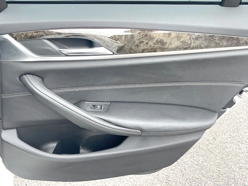 2017 BMW 5 Series LDA-JC20 (UW-6aa0d08087ef1)[19]