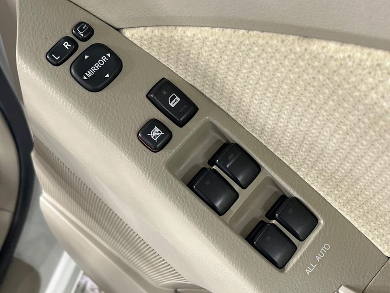 2014 Toyota Isis DBA-ZGM15G (UW-6aa0d09e289ad)[20]