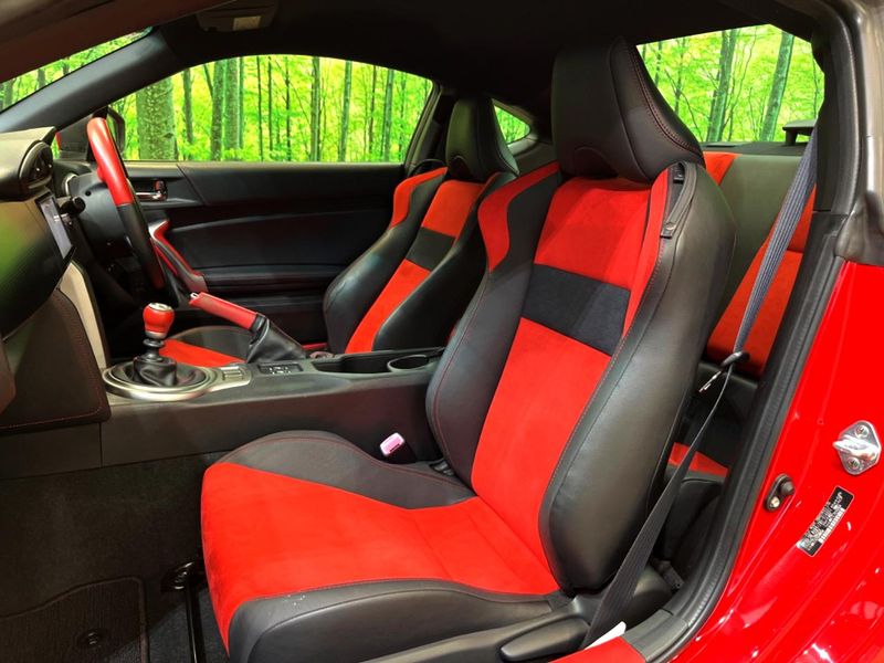2012 Toyota 86 DBA-ZN6 (UW-6aa0d09e32a95)[6]