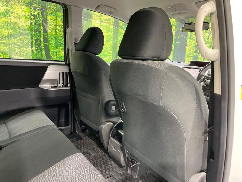2010 Toyota Voxy DBA-ZRR70W (UW-6aa0d0a2ac0d4)[22]