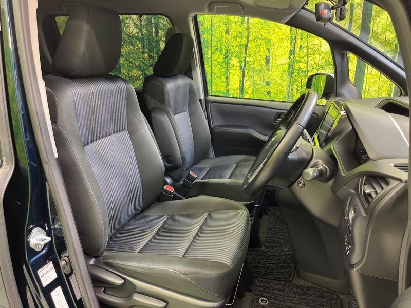 2015 Toyota Voxy DBA-ZRR80W (UW-6aa0d0a58fa58)[19]