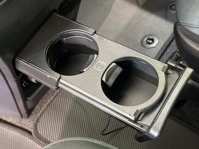 2015 Toyota Voxy DBA-ZRR80W (UW-6aa0d0a5c4325)[24]