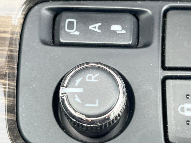 2016 Toyota Harrier DBA-ZSU60W (UW-6aa0d0b7f3afd)[24]