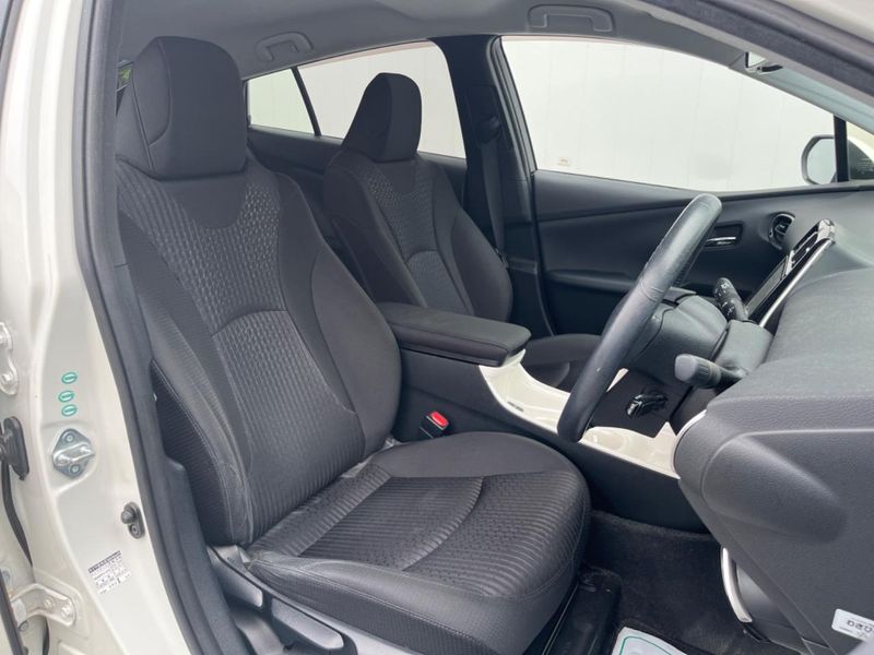 2016 Toyota Prius DAA-ZVW51 (UW-6aa0d0d1748f9)[15]
