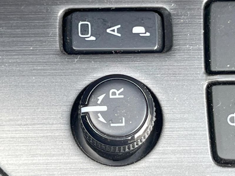 2017 Toyota Prius PHV DLA-ZVW52 (UW-6aa0d0d8d6764)[24]