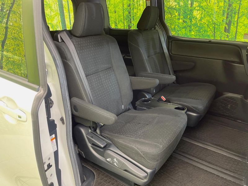2018 Toyota Noah DAA-ZWR80G (UW-6aa0d0e773840)[14]