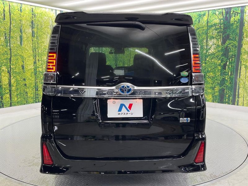2019 Toyota Voxy DAA-ZWR80W (UW-6aa0d0e8059e5)[24]