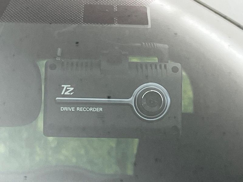 2019 Toyota Voxy DAA-ZWR80W (UW-6aa0d0e8059e5)[14]