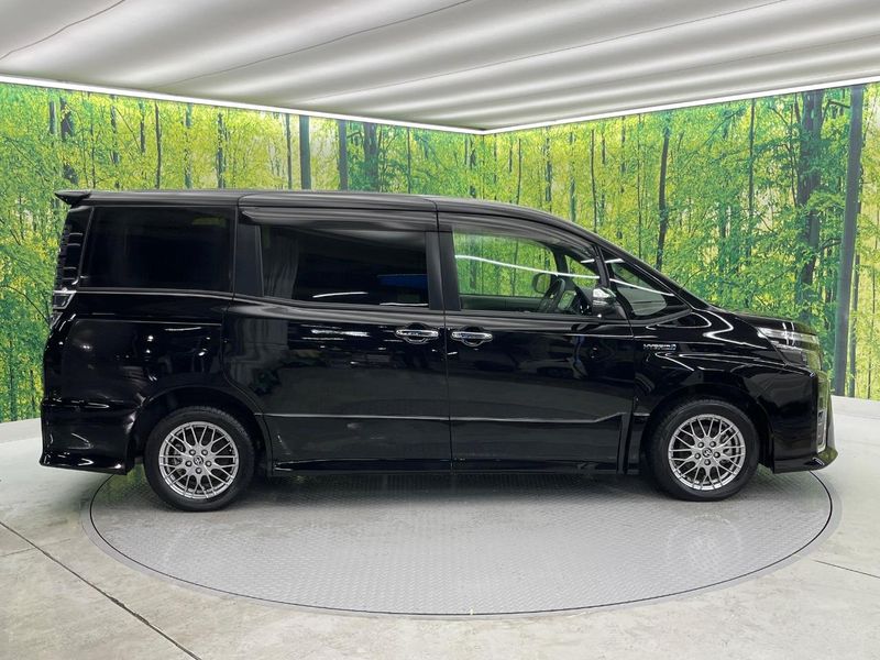 2019 Toyota Voxy DAA-ZWR80W (UW-6aa0d0e8059e5)[11]