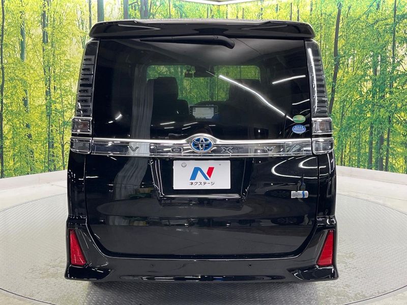 2019 Toyota Voxy DAA-ZWR80W (UW-6aa0d0e8059e5)[9]