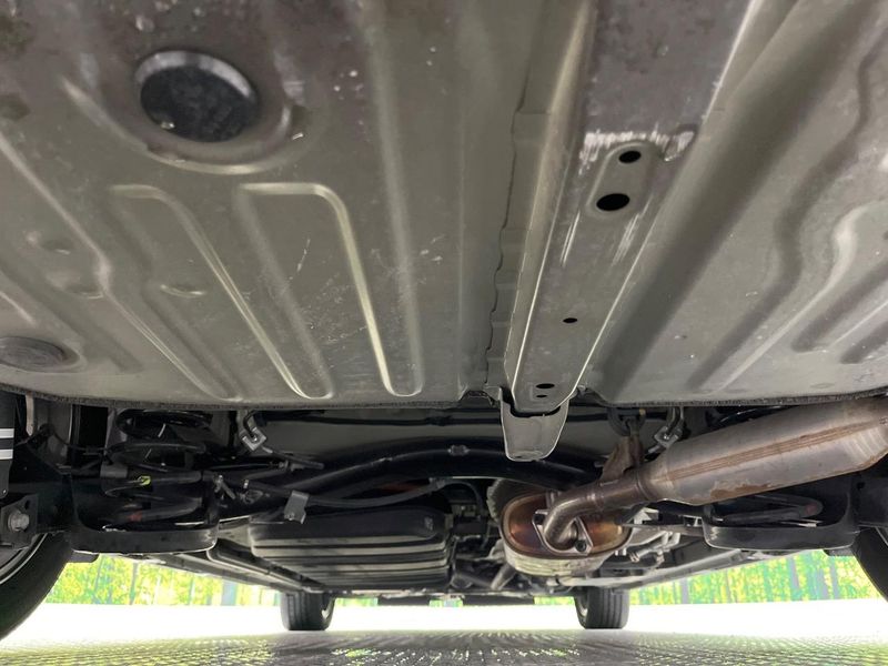 2019 Toyota Voxy DAA-ZWR80W (UW-6aa0d0e8059e5)[25]