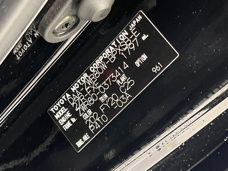 2019 Toyota Voxy DAA-ZWR80W (UW-6aa0d0e8059e5)[1]