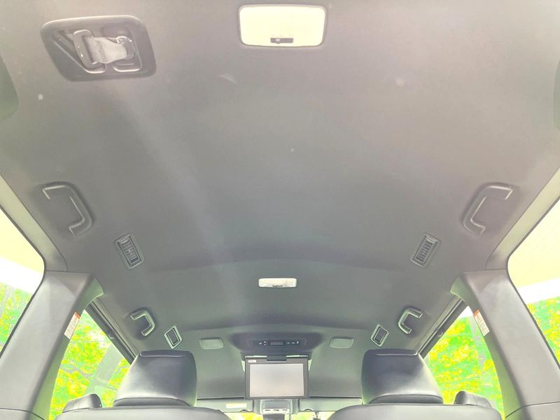 2019 Toyota Noah DAA-ZWR80W (UW-6aa0d0e96a2f8)[18]
