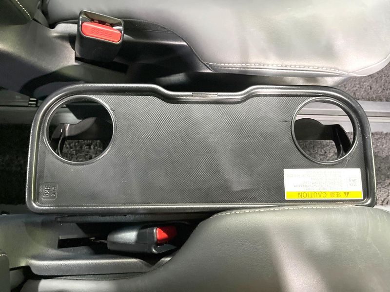 2019 Toyota Noah DAA-ZWR80W (UW-6aa0d0e96a2f8)[22]