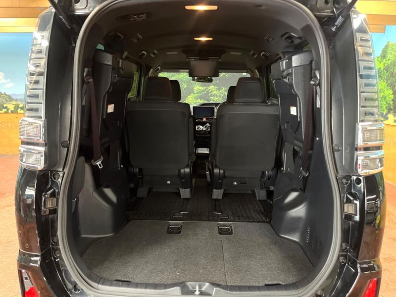 2019 Toyota Voxy DAA-ZWR80W (UW-6aa0d0e96b4d5)[8]