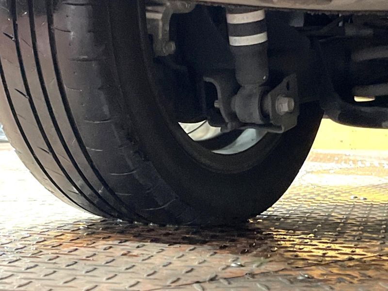 2019 Toyota Voxy DAA-ZWR80W (UW-6aa0d0e96b4d5)[5]